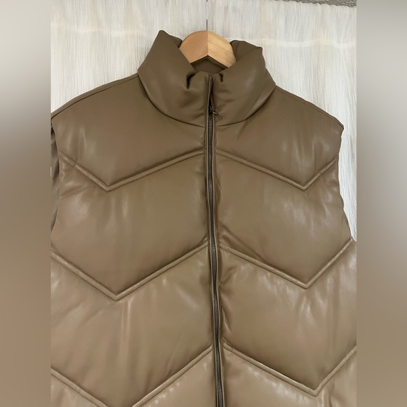 Vest - Picture 4 of 4